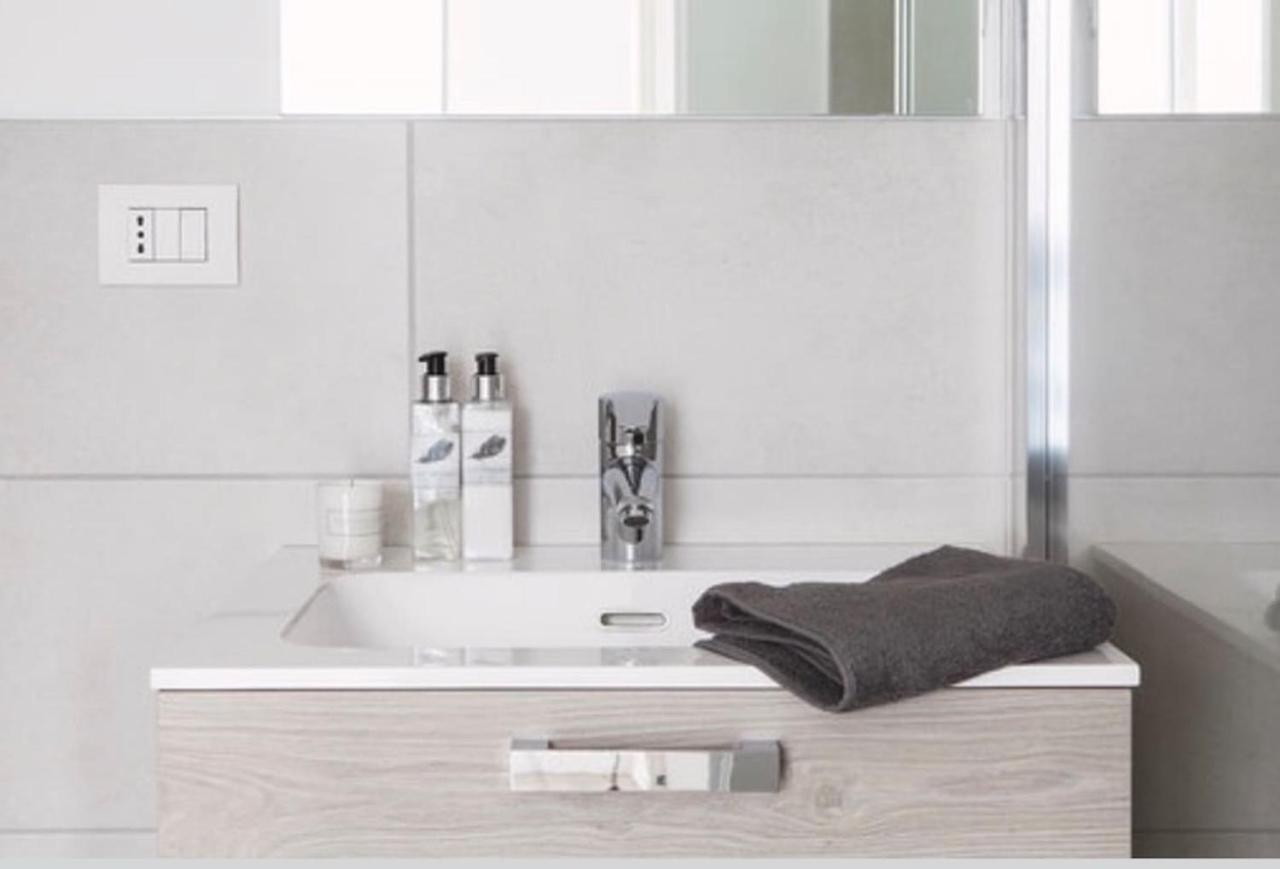 דירות Carate Urio Ulivi Luxury Loft & Pool - The House Of Travelers מראה חיצוני תמונה